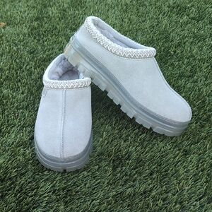 NEW and RARE UGG Tasman Clear Clogs, Slip-ons, Slippers in Campfire